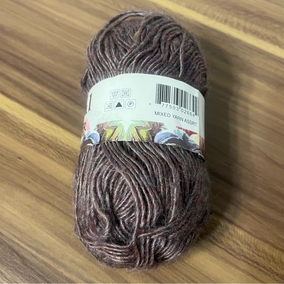 Festival Mix Fiber Yarn - Picture 4 of 4